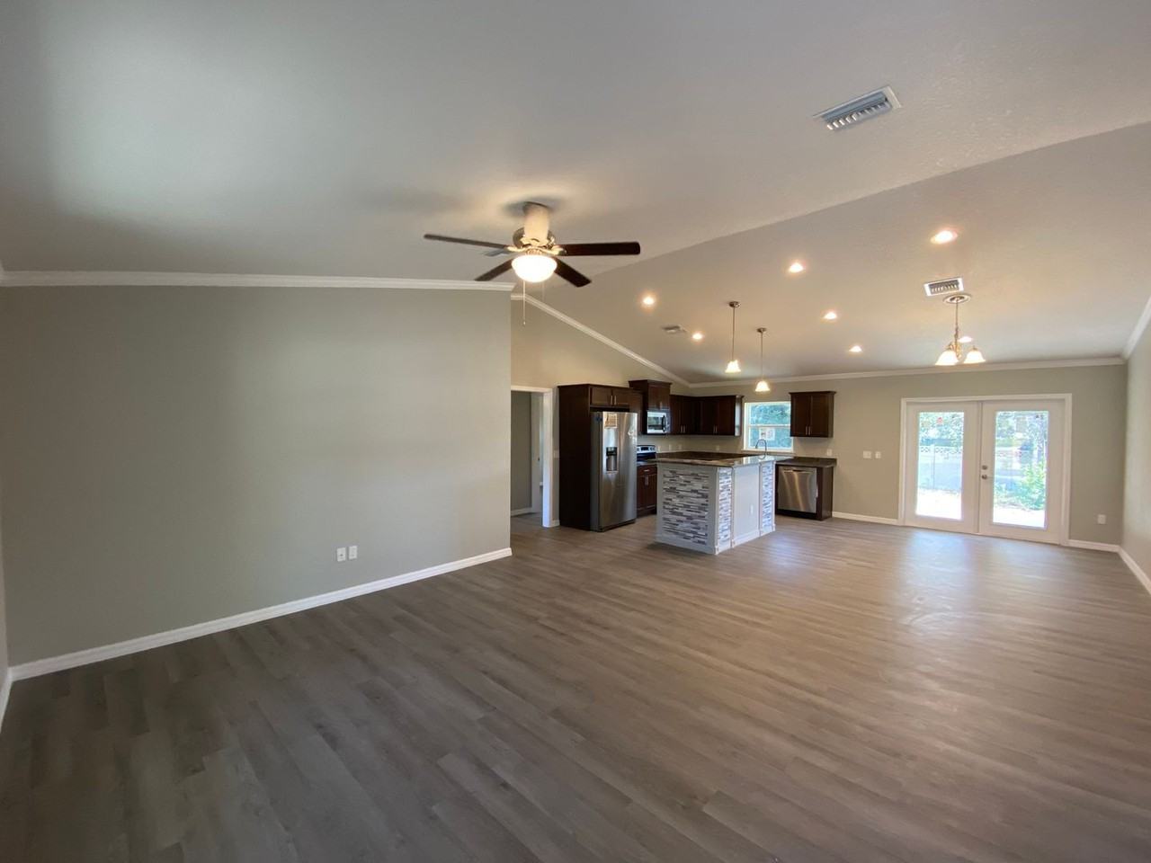 10 Hemlock Circle Ct - Photo 5 of 33