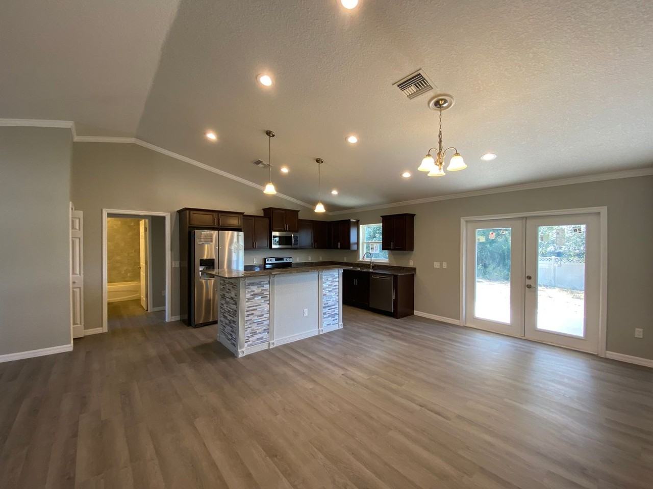 10 Hemlock Circle Ct - Photo 7 of 33