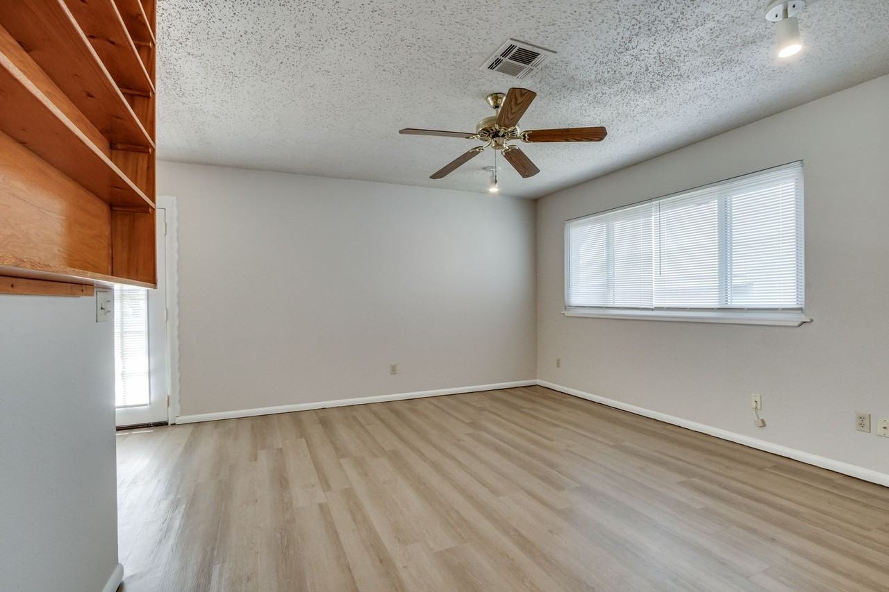 1805 Melody Dr - Photo 4 of 32