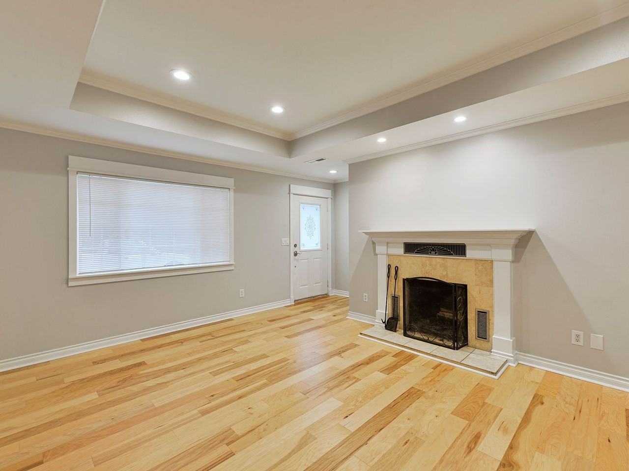 8431 S 117th St - Photo 2 of 21