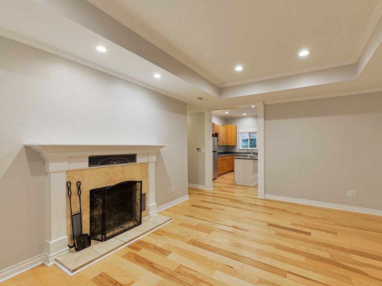 8431 S 117th St - Photo 3 of 21
