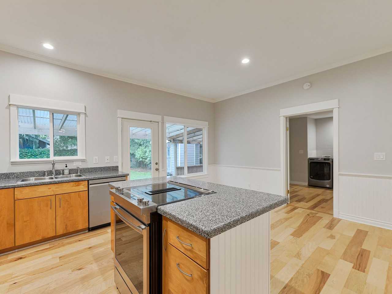 8431 S 117th St - Photo 6 of 21