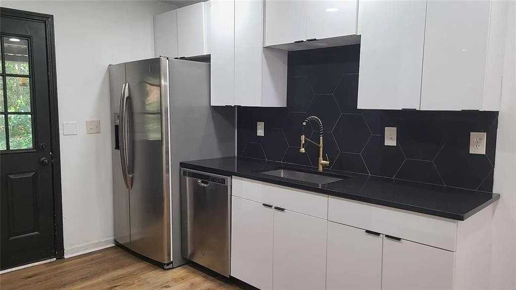 626 Jackson Park Ln - Photo 3 of 10