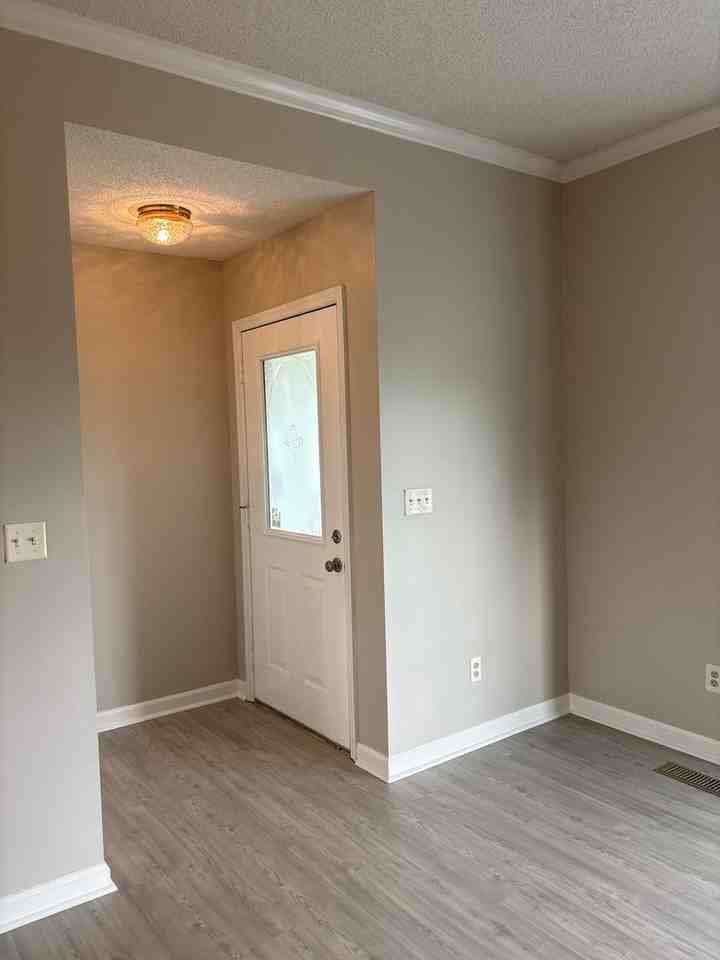718 Doak Rd - Photo 3 of 28