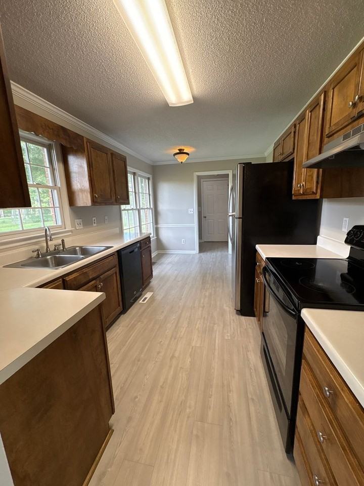 718 Doak Rd - Photo 7 of 28