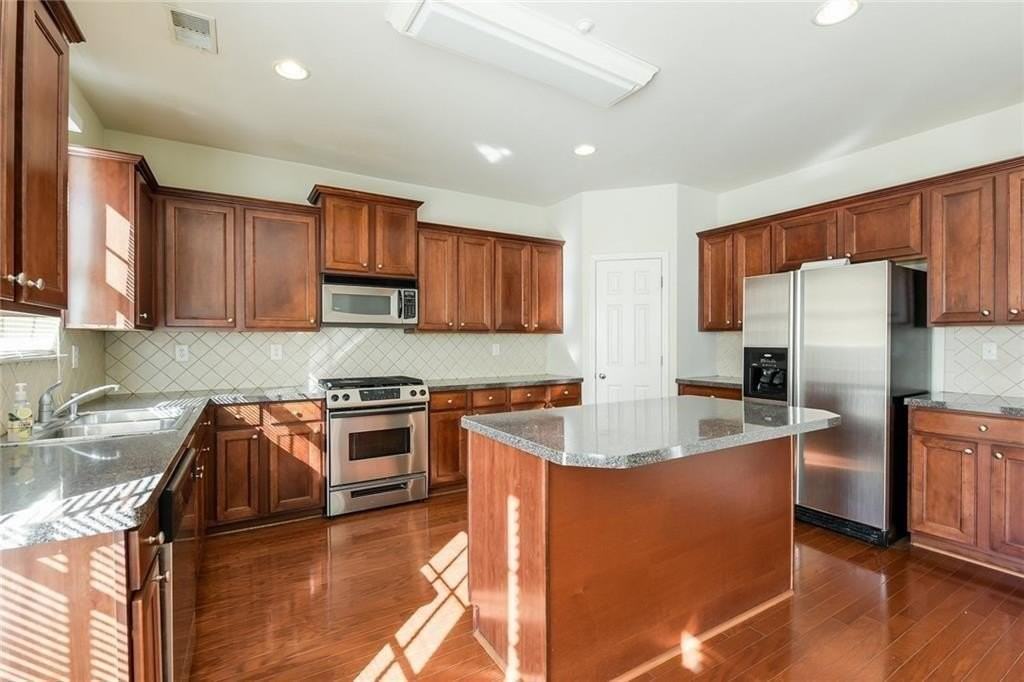 669 Maple Grove Way - Photo 5 of 36