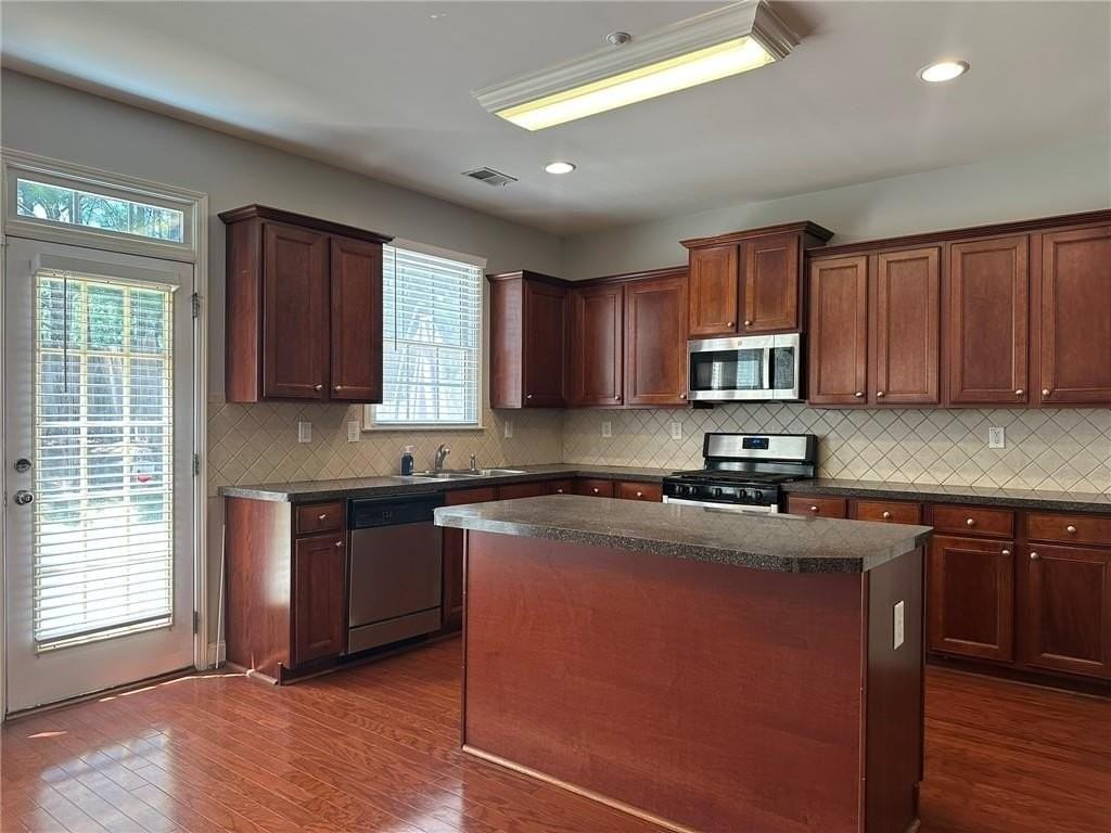 669 Maple Grove Way - Photo 6 of 36