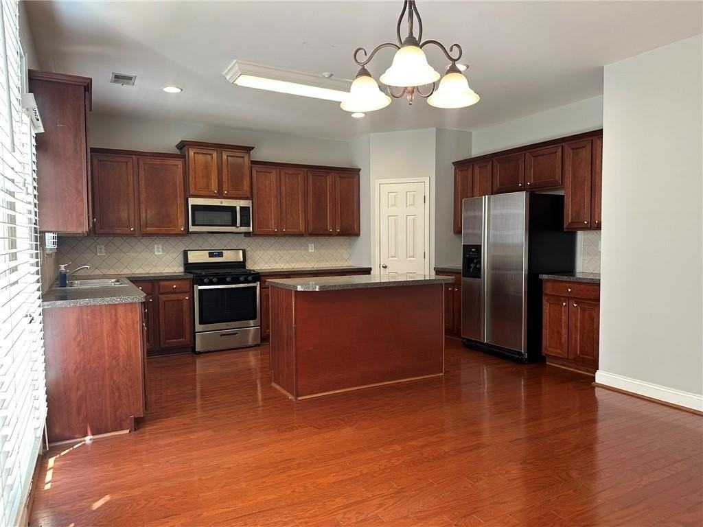 669 Maple Grove Way - Photo 7 of 36