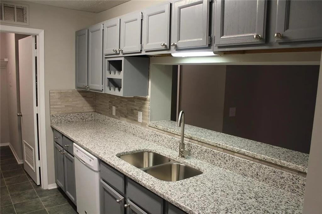 204 Warm Springs Cir - Photo 4 of 23