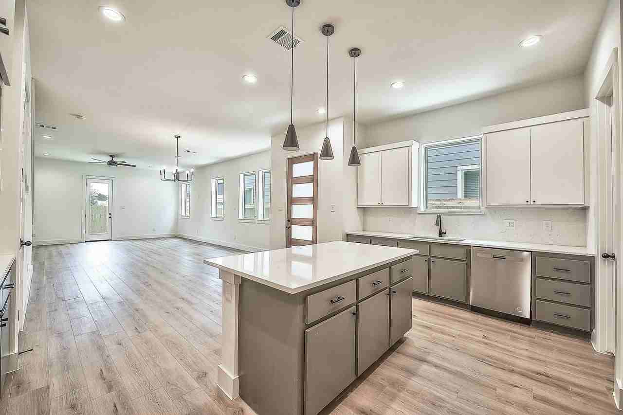 1632 E Davis Ave - Photo 3 of 18