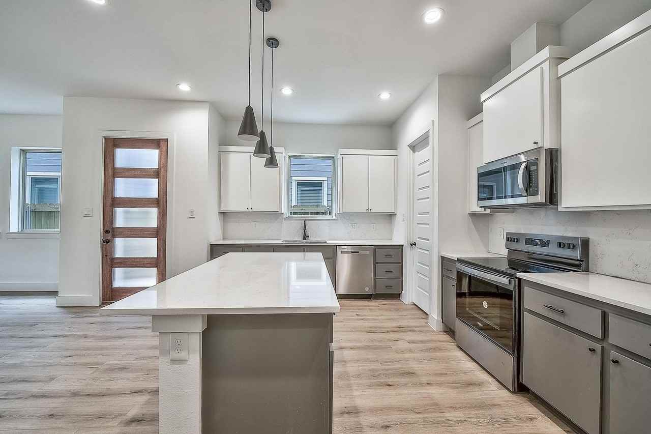 1632 E Davis Ave - Photo 5 of 18