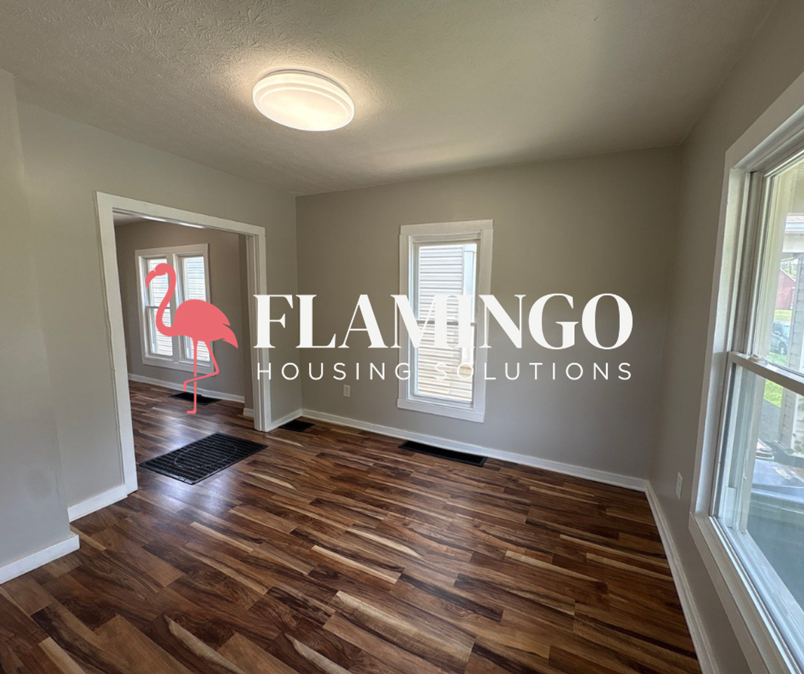 527 Smith St - Photo 2 of 14