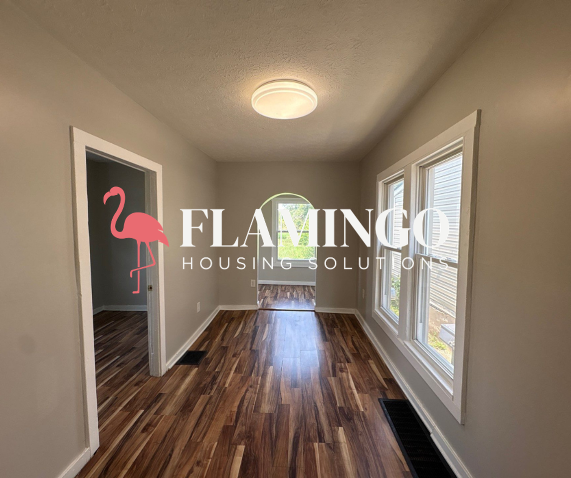 527 Smith St - Photo 4 of 14