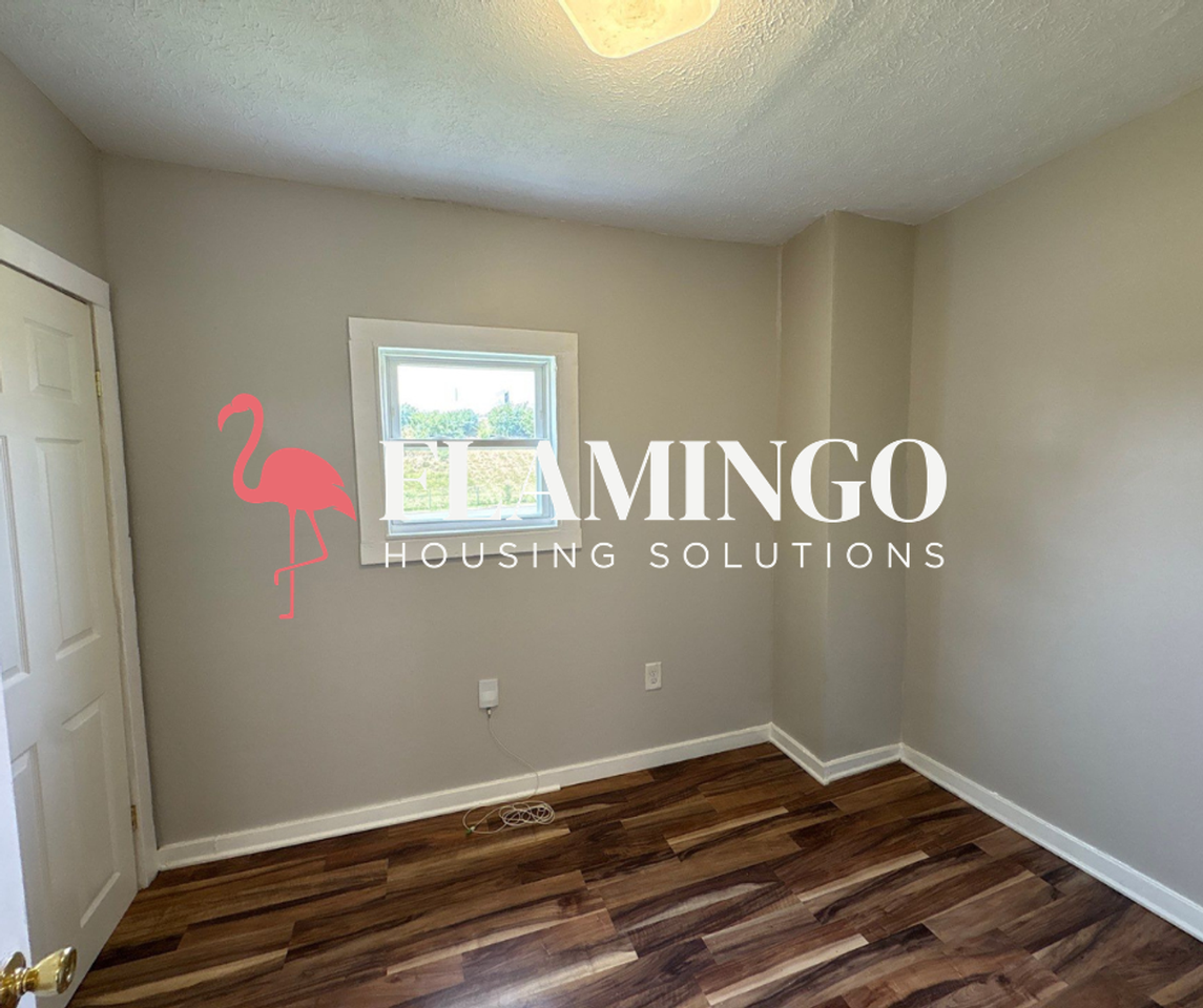 527 Smith St - Photo 5 of 14