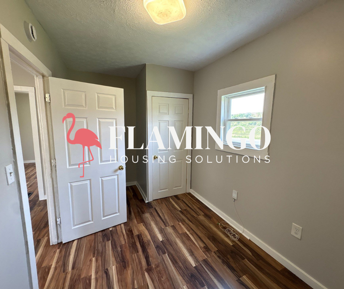 527 Smith St - Photo 6 of 14