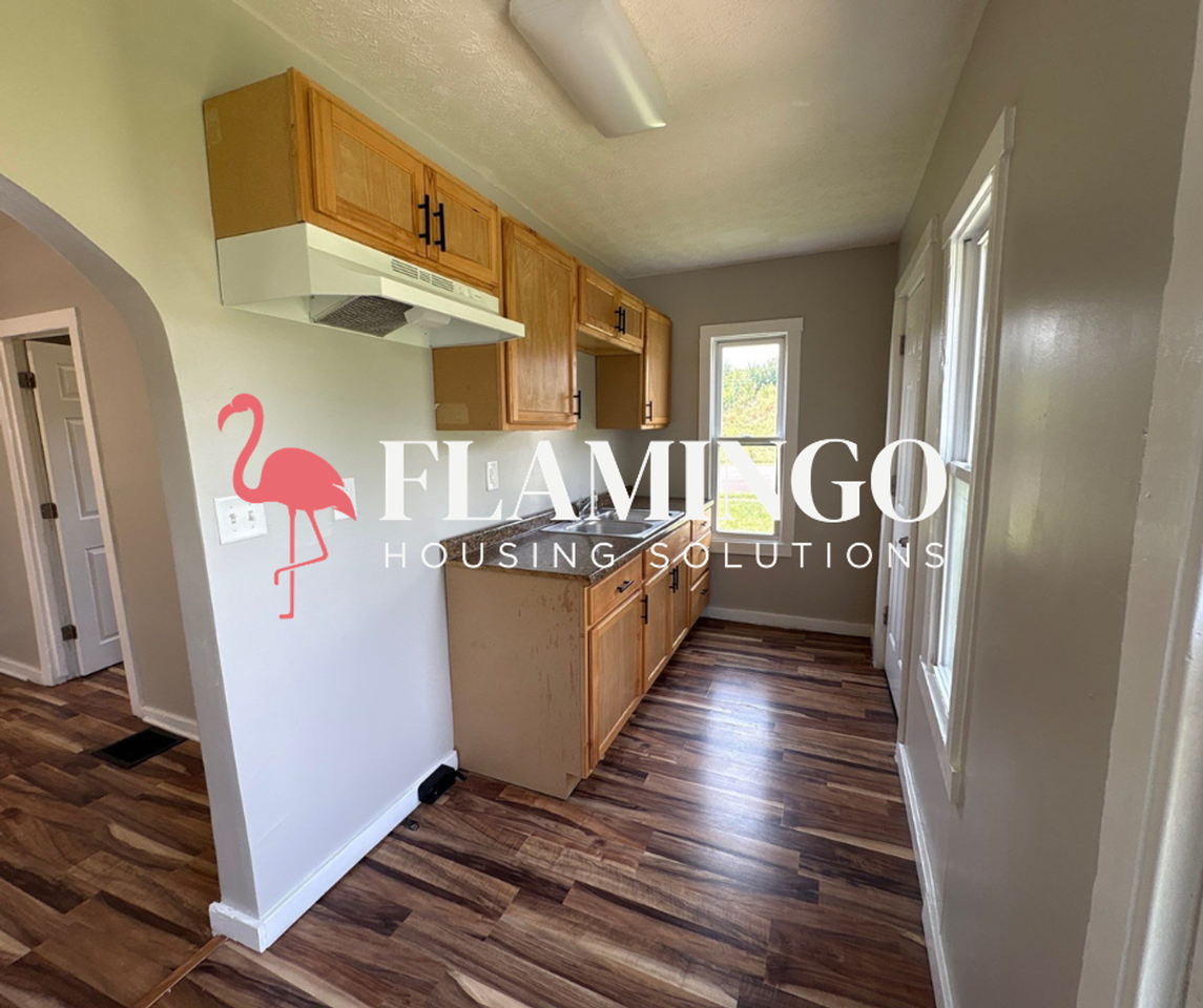 527 Smith St - Photo 7 of 14