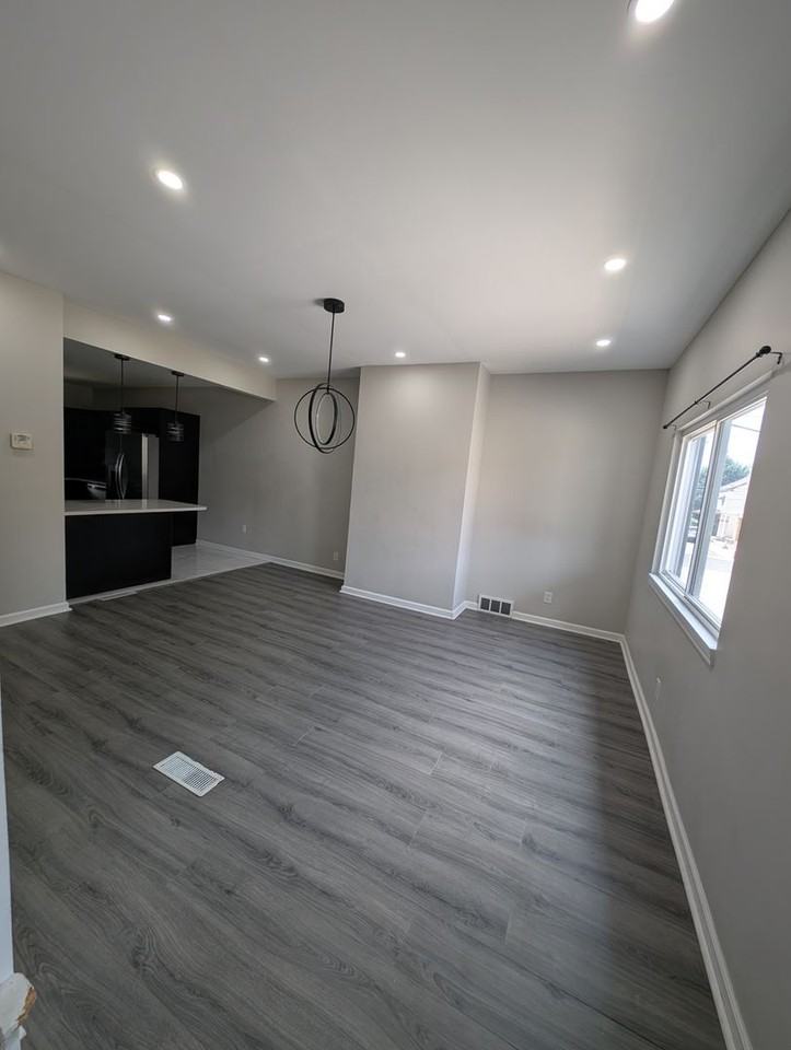2508 Cobden St - Photo 3 of 21