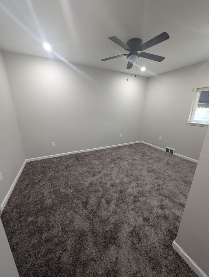 2508 Cobden St - Photo 7 of 21