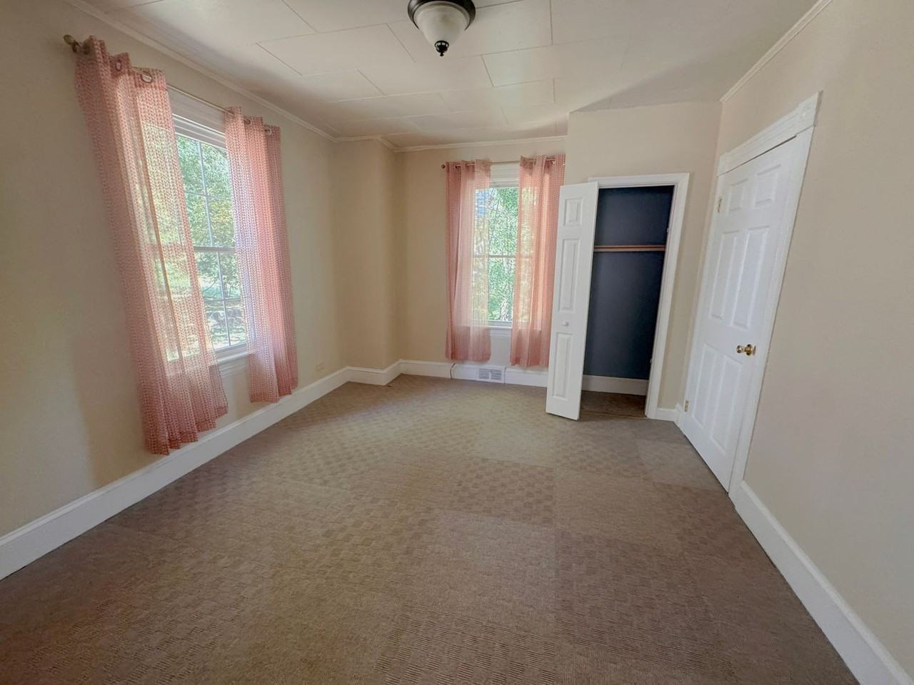 57 Fairfield Ave - Photo 5 of 10