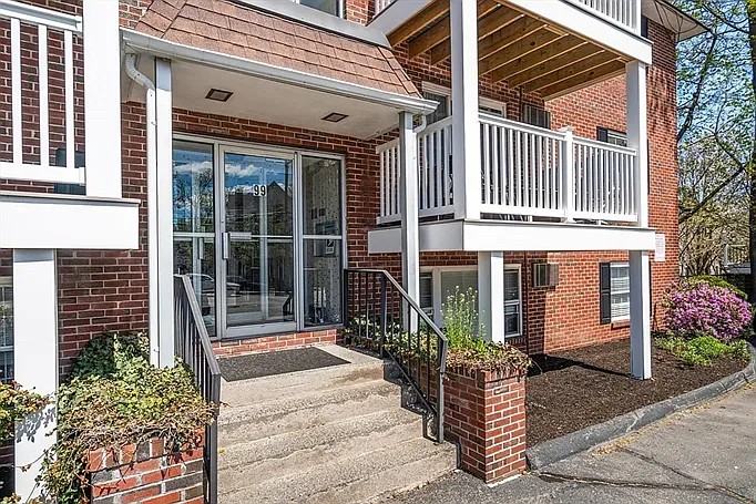 99 Pleasant St - Photo 3 of 16