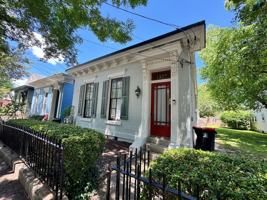featured image of 1327 E Washington St