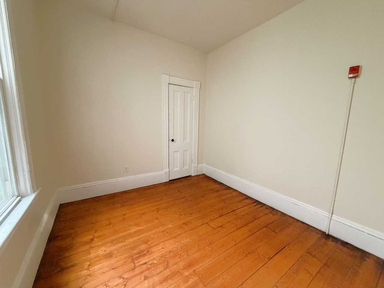 164/166 Eagle Street - Photo 3 of 4
