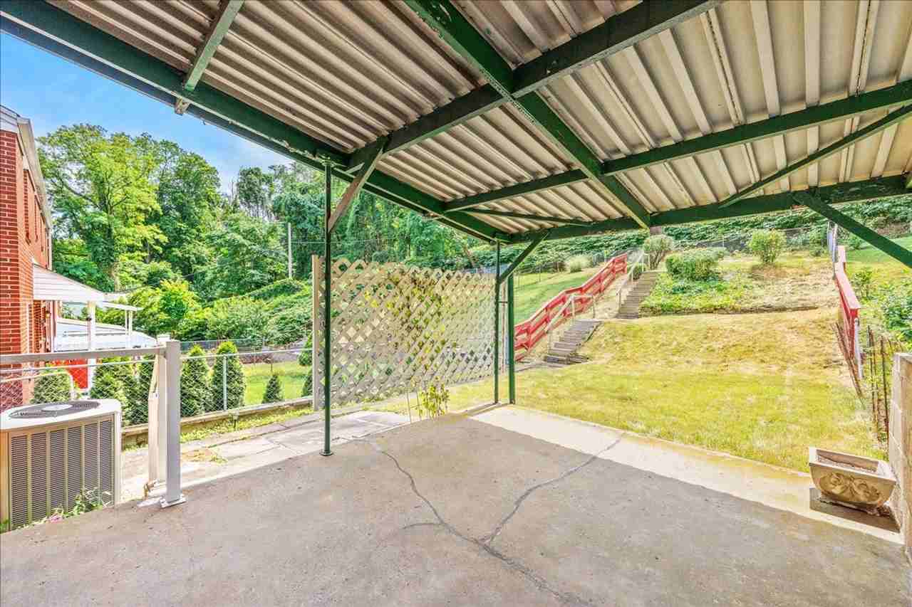 2182 Pauline Ave - Photo 4 of 30