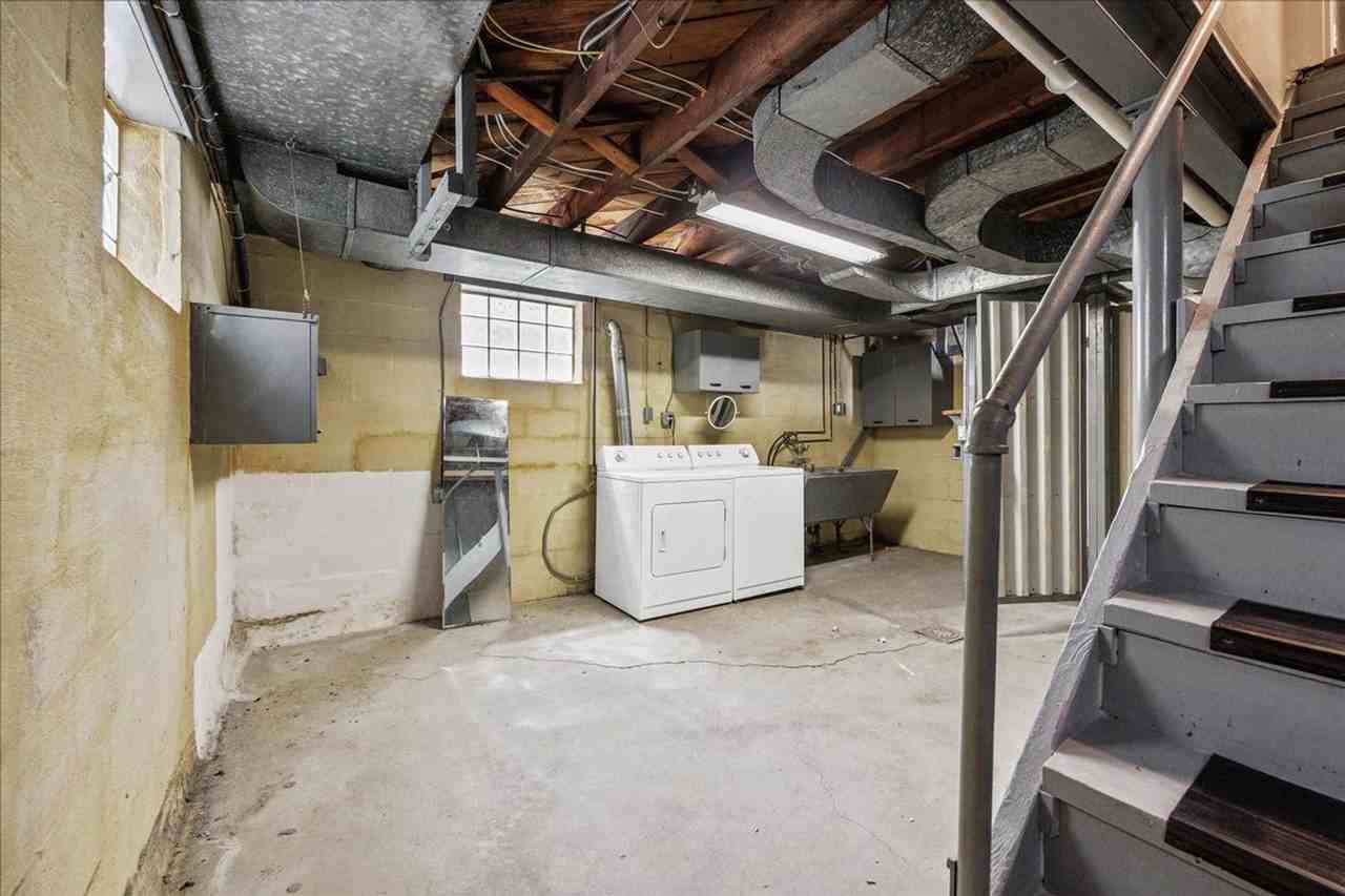 2182 Pauline Ave - Photo 7 of 30