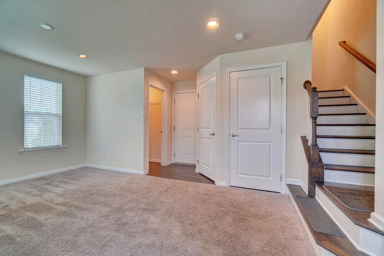 890 Olmstead St - Photo 6 of 35
