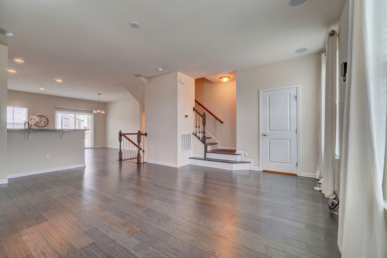 890 Olmstead St - Photo 7 of 35