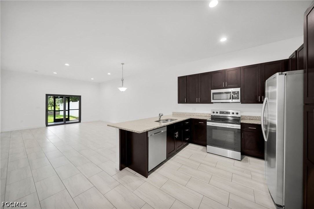 318 Sw 7th Ter - Photo 5 of 27