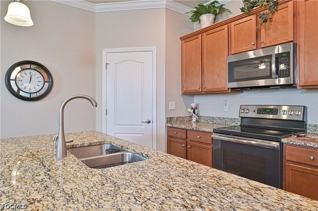 3153 Walnut Grove Ln - Photo 3 of 50