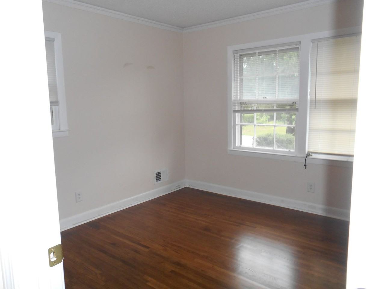 1618 Carousel Cir - Photo 6 of 7