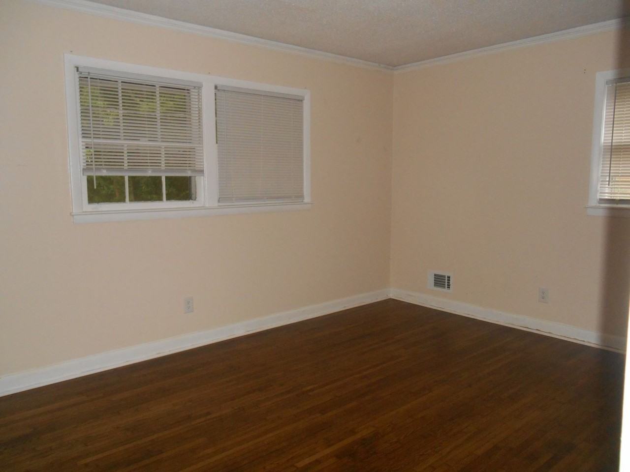 1618 Carousel Cir - Photo 7 of 7