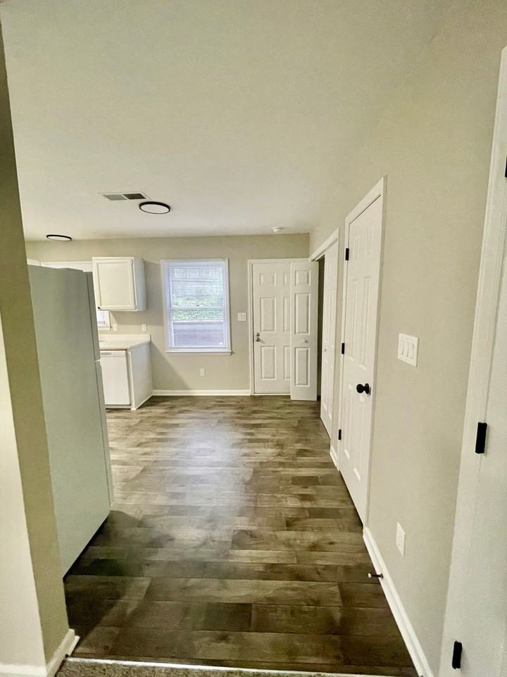 260 Kelly St - Photo 5 of 13