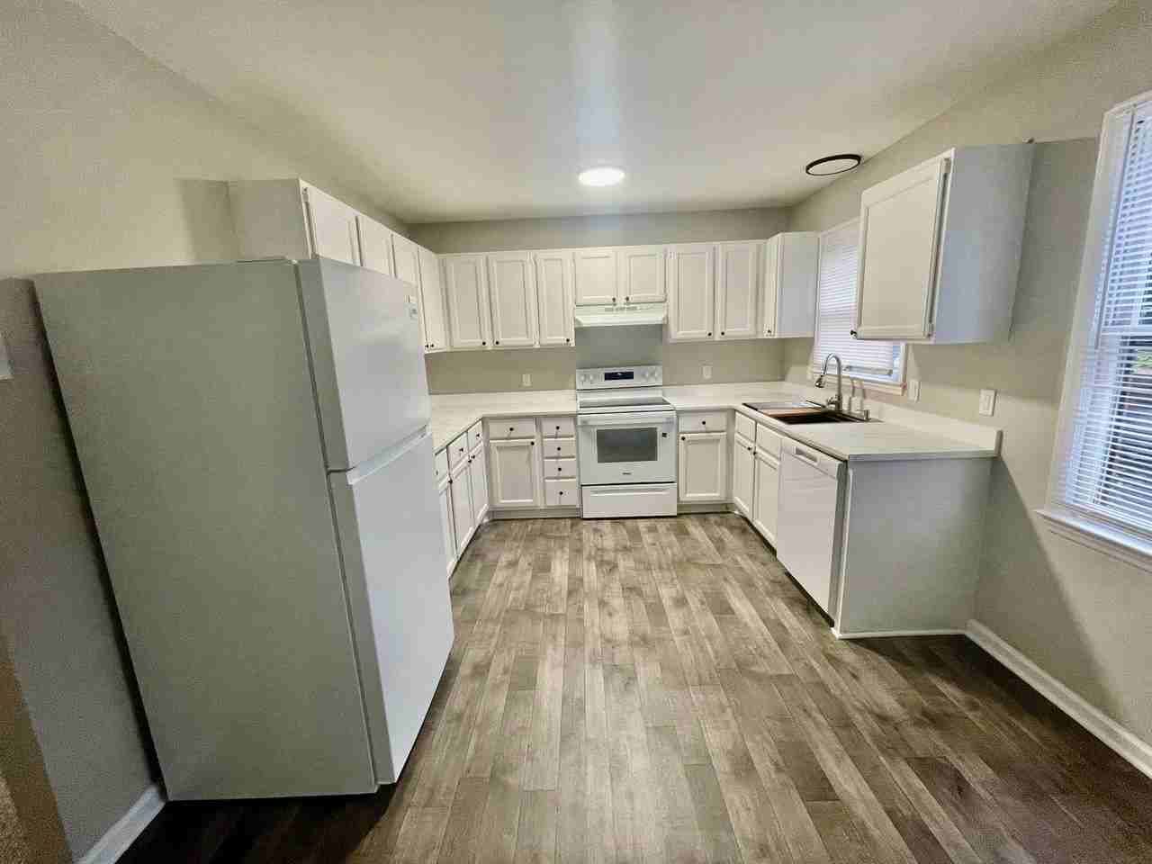 260 Kelly St - Photo 6 of 13