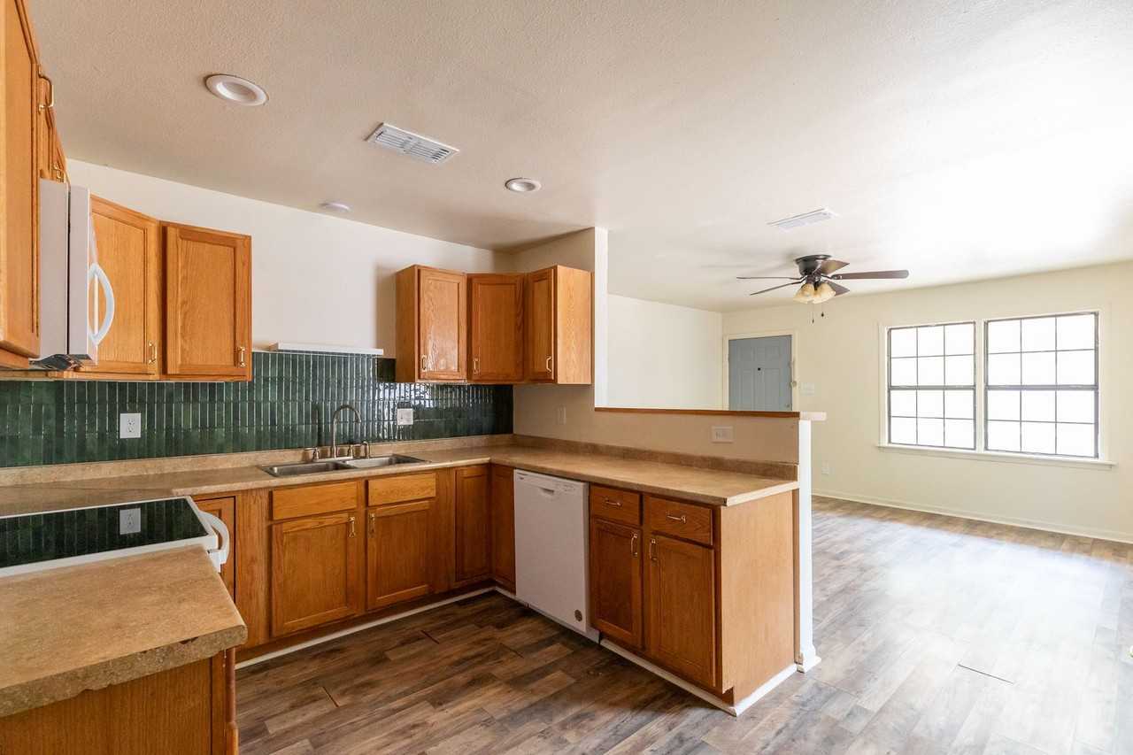 2233 Fannin St - Photo 6 of 23