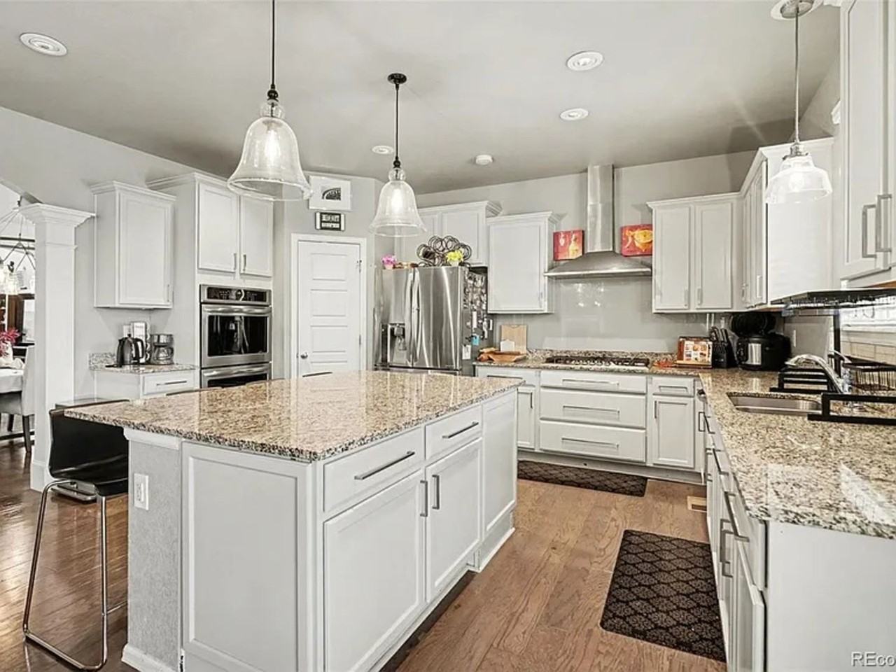 8835 Foxfire St - Photo 3 of 31