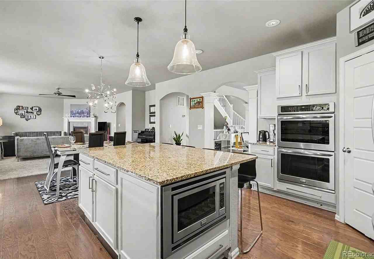 8835 Foxfire St - Photo 4 of 31