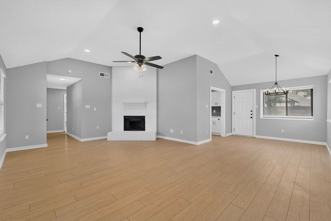 3701 University Dr - Photo 2 of 45