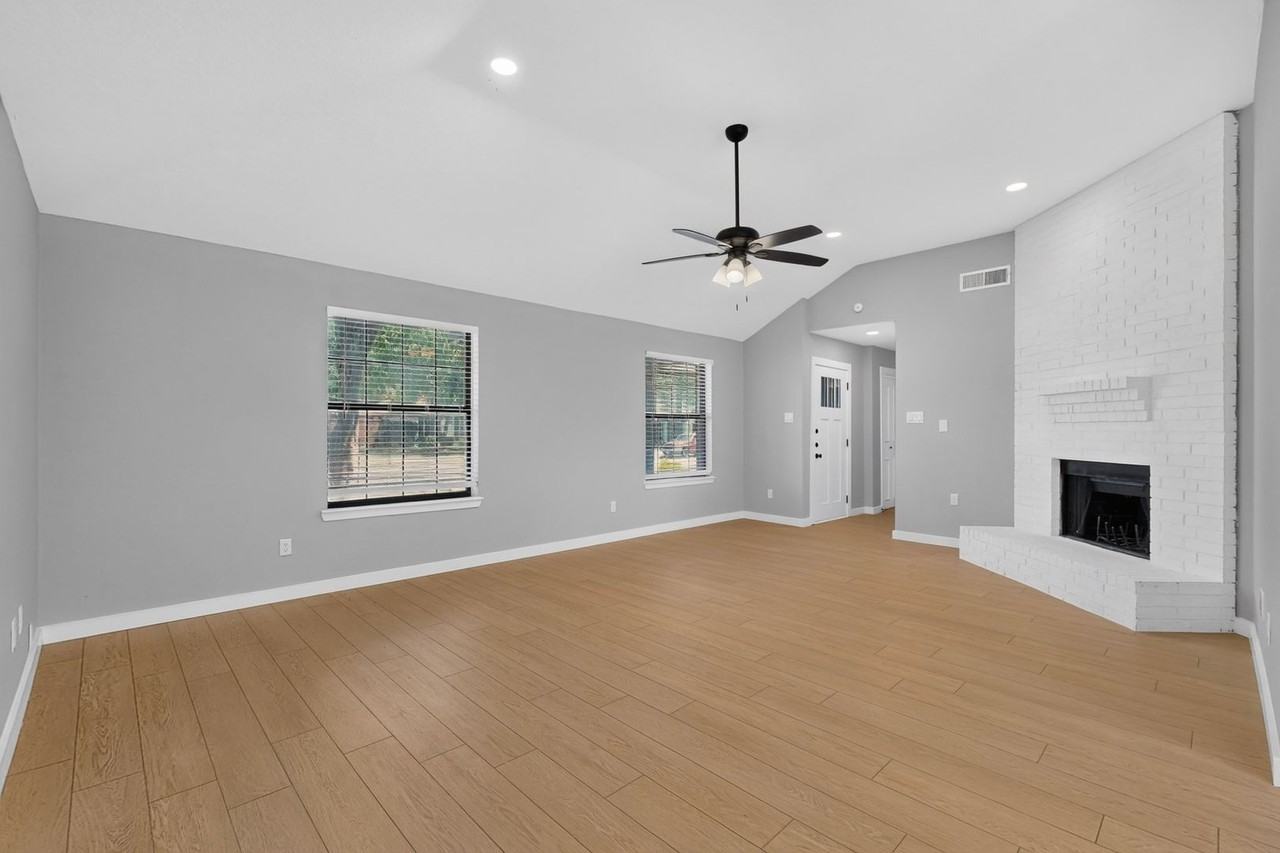 3701 University Dr - Photo 5 of 45