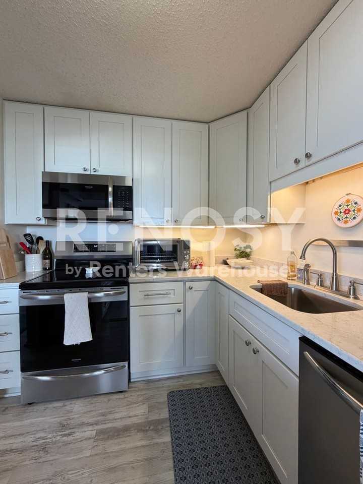 78 10th St E #3009 - Photo 2 of 19