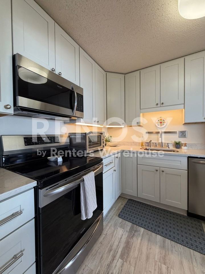 78 10th St E #3009 - Photo 3 of 19