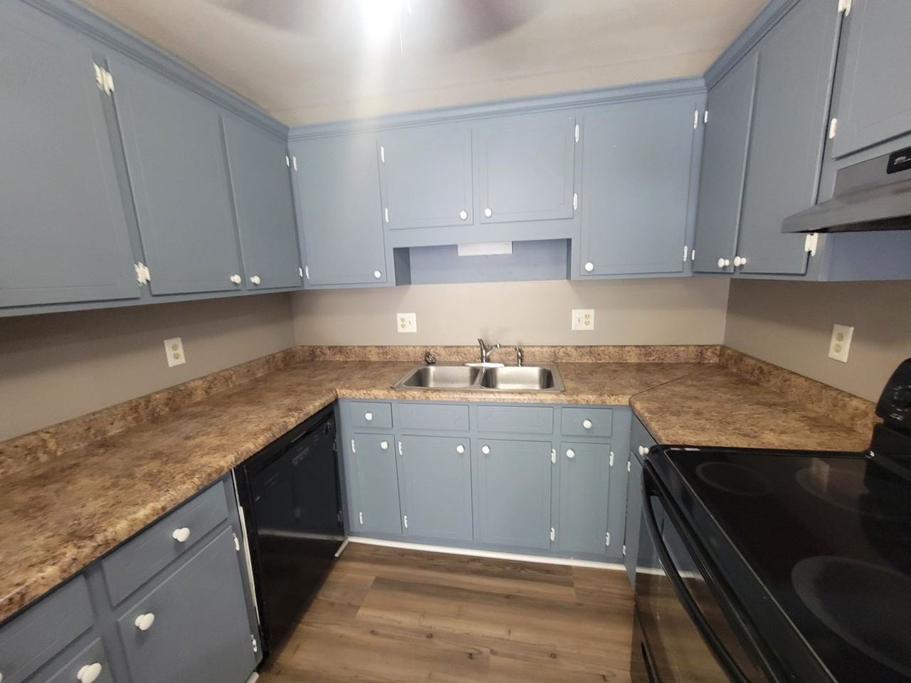 3737 Woodcock Dr - Photo 6 of 26