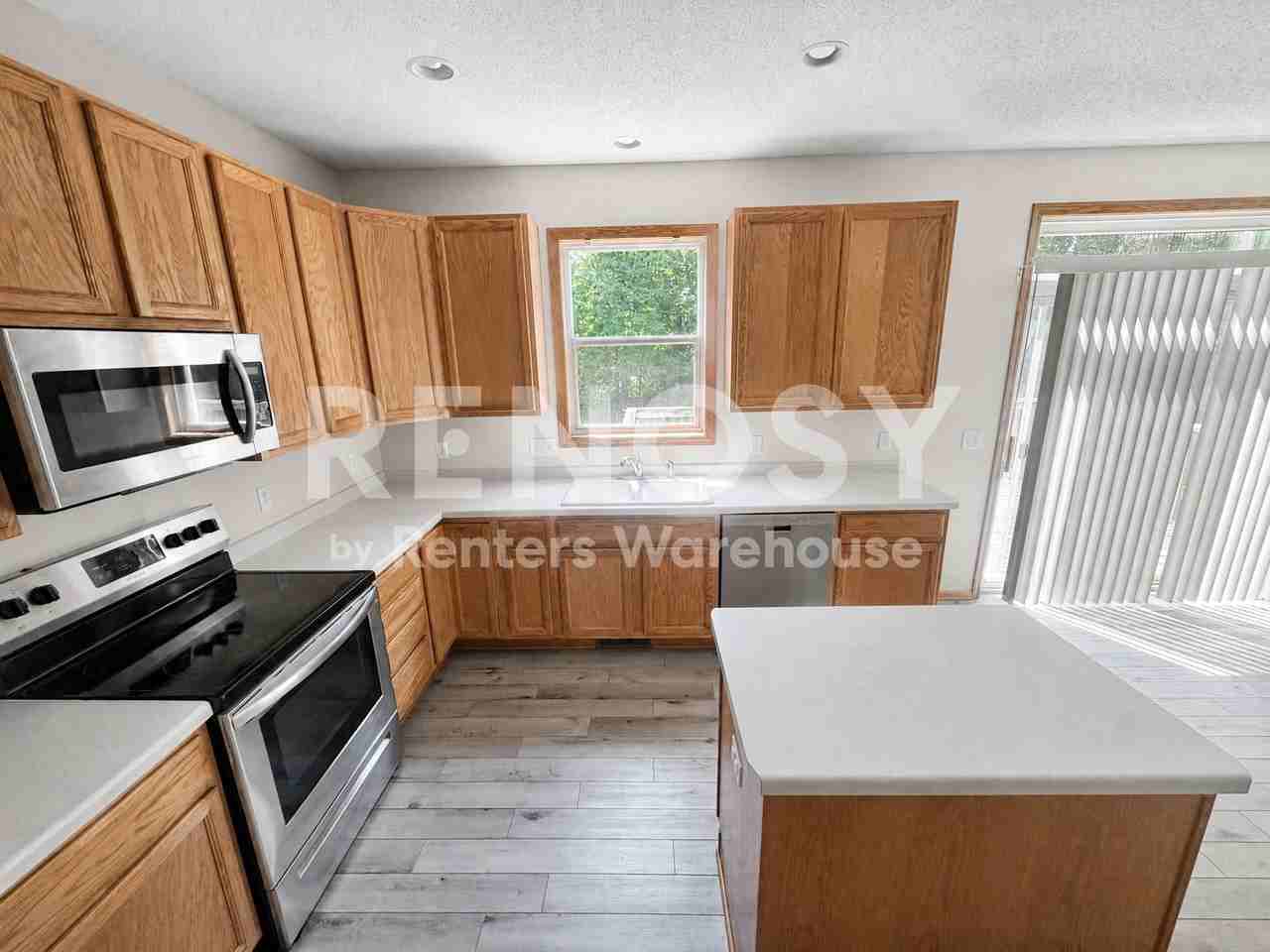 17505 48th Pl N - Photo 3 of 36