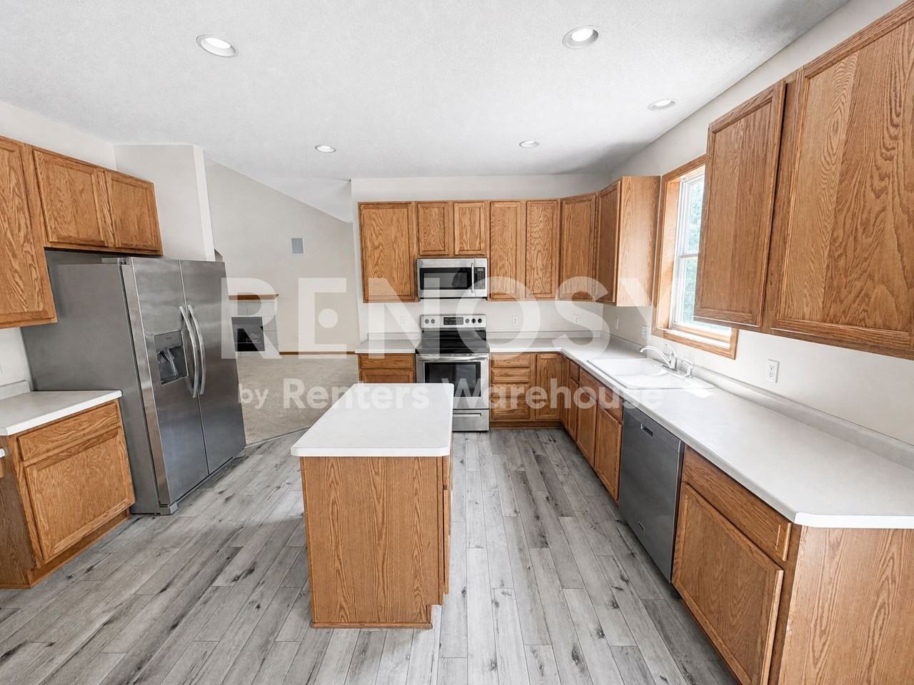 17505 48th Pl N - Photo 4 of 36