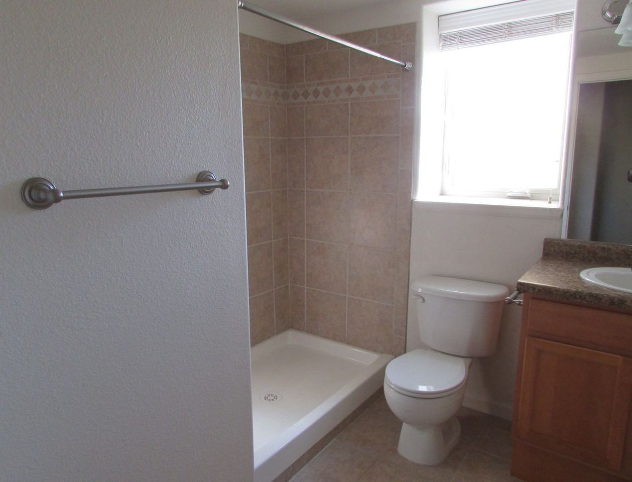 1214 Walnut Ave #8 - Photo 5 of 8
