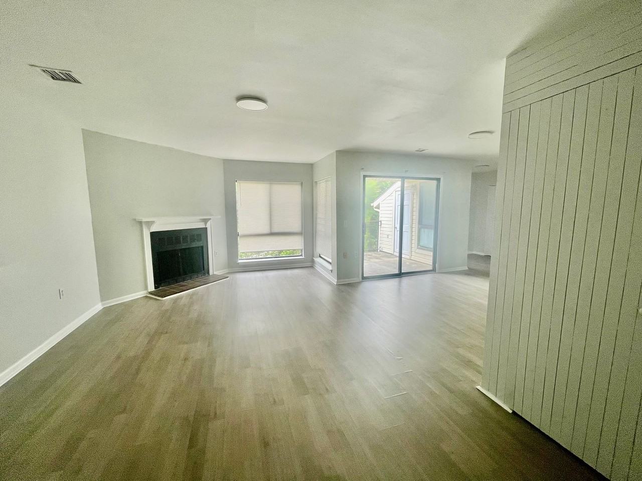 4816 Spring Lake Dr - Photo 2 of 13