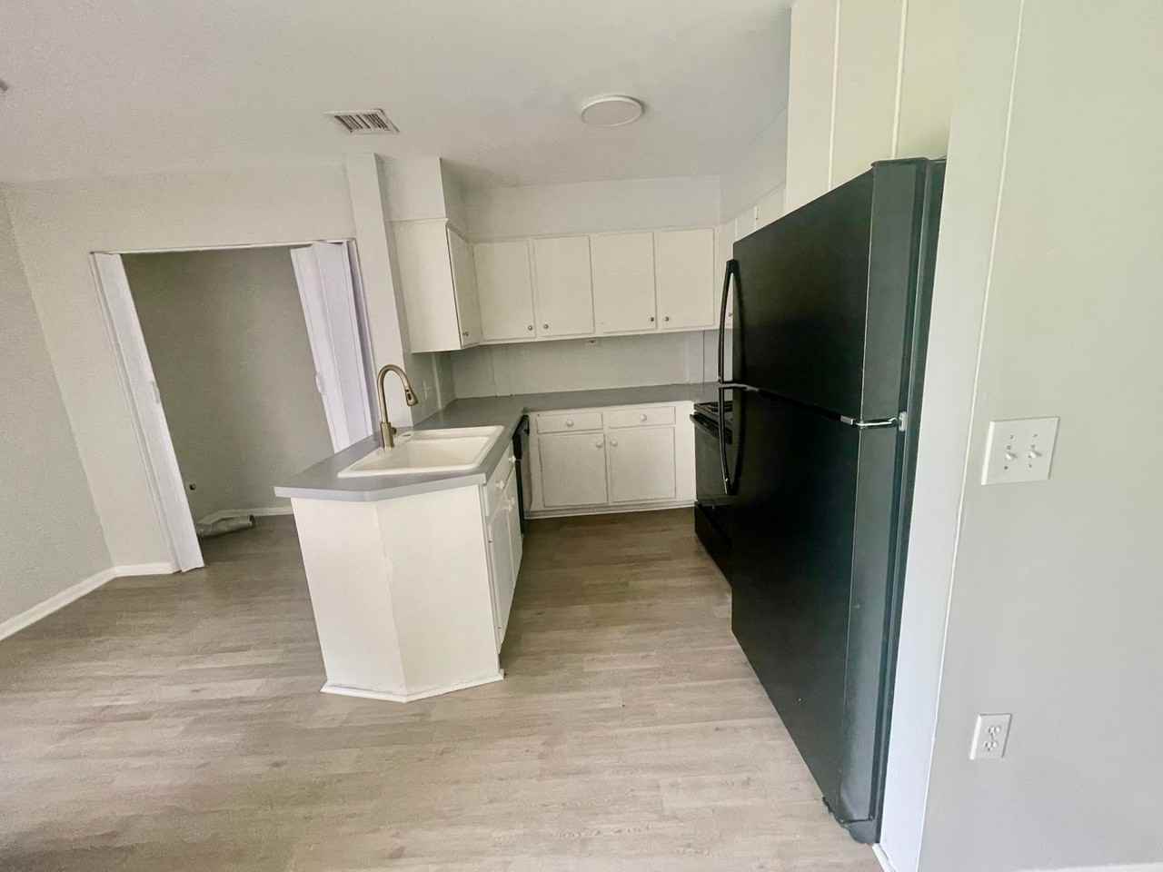 4816 Spring Lake Dr - Photo 5 of 13