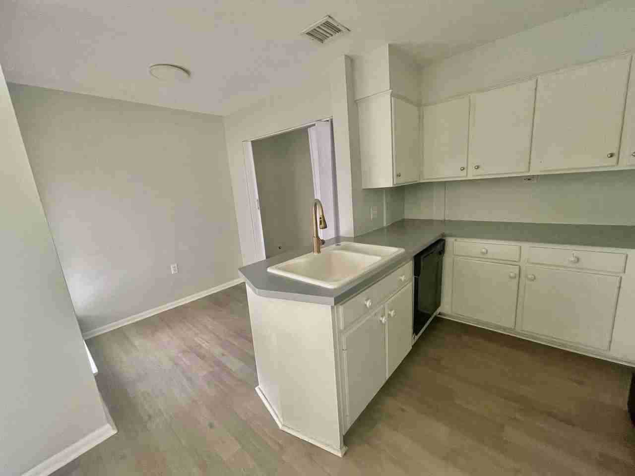 4816 Spring Lake Dr - Photo 6 of 13